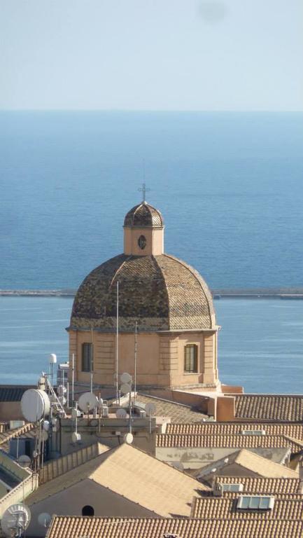 B&B Majestade Cagliari Buitenkant foto